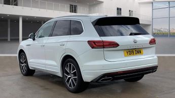VOLKSWAGEN TOUAREG 3.0 TDI V6 R-Line Tech SUV 5dr Diesel Tiptronic 4Motion Euro 6 (