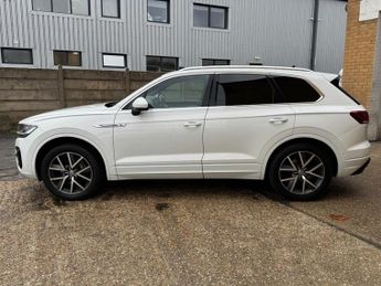 VOLKSWAGEN TOUAREG 3.0 TDI V6 R-Line Tech SUV 5dr Diesel Tiptronic 4Motion Euro 6 (