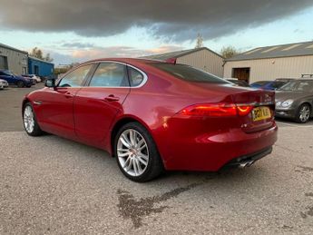 JAGUAR XF 2.0d Portfolio Saloon 4dr Diesel Auto Euro 6 (s/s) (180 ps)