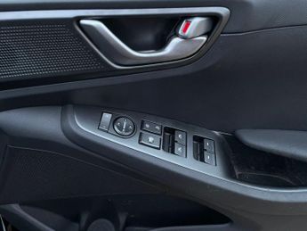 HYUNDAI IONIQ 1.6 h-GDi SE Connect Hatchback 5dr Petrol Hybrid DCT Euro 6 (s/s