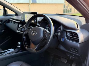 TOYOTA C-HR 1.8 VVT-h EXCEL HYBRID CVT AUTO 122 BHP + SAT NAV + CAMERA