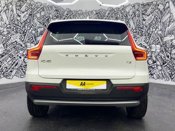 VOLVO XC40 1.5 T3 Momentum SUV 5dr Petrol Auto Euro 6 (s/s) (163 ps)