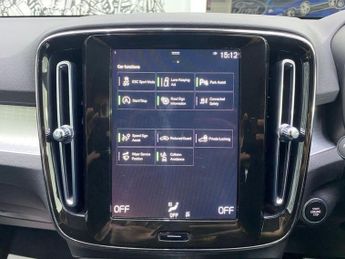 VOLVO XC40 1.5 T3 Momentum SUV 5dr Petrol Auto Euro 6 (s/s) (163 ps)