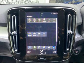 VOLVO XC40 1.5 T3 Momentum SUV 5dr Petrol Auto Euro 6 (s/s) (163 ps)