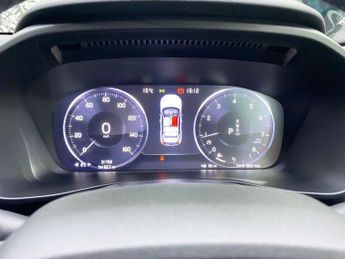 VOLVO XC40 1.5 T3 Momentum SUV 5dr Petrol Auto Euro 6 (s/s) (163 ps)