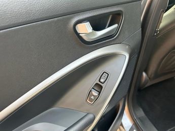 HYUNDAI SANTA FE 2.2 CRDi Blue Drive Premium SUV 5dr Diesel Auto 4WD Euro 6 (s/s)