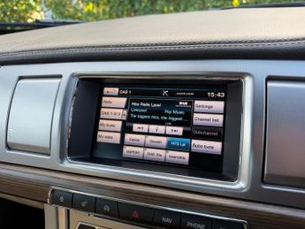 JAGUAR XF 2.2d Luxury Saloon 4dr Diesel Auto Euro 5-REGISTERED JAN 2015-FI