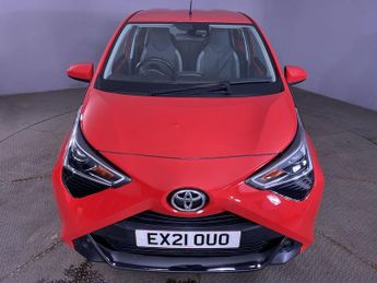 TOYOTA AYGO 1.0 VVT-i x-play Hatchback 5dr Petrol x-shift Euro 6 (Safety Sen