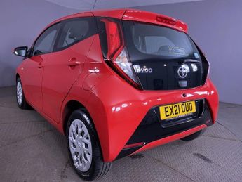 TOYOTA AYGO 1.0 VVT-i x-play Hatchback 5dr Petrol x-shift Euro 6 (Safety Sen