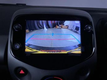 TOYOTA AYGO 1.0 VVT-i x-play Hatchback 5dr Petrol x-shift Euro 6 (Safety Sen