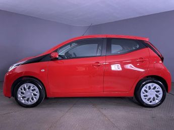 TOYOTA AYGO 1.0 VVT-i x-play Hatchback 5dr Petrol x-shift Euro 6 (Safety Sen