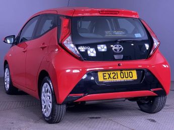 TOYOTA AYGO 1.0 VVT-i x-play Hatchback 5dr Petrol x-shift Euro 6 (Safety Sen