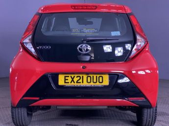 TOYOTA AYGO 1.0 VVT-i x-play Hatchback 5dr Petrol x-shift Euro 6 (Safety Sen