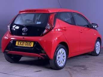TOYOTA AYGO 1.0 VVT-i x-play Hatchback 5dr Petrol x-shift Euro 6 (Safety Sen