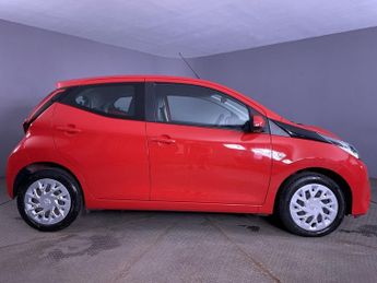 TOYOTA AYGO 1.0 VVT-i x-play Hatchback 5dr Petrol x-shift Euro 6 (Safety Sen