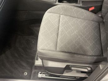 VOLKSWAGEN GOLF 1.5 eTSI MHEV Life Hatchback 5dr Petrol Hybrid DSG Euro 6 (s/s) 