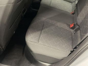 VOLKSWAGEN GOLF 1.5 eTSI MHEV Life Hatchback 5dr Petrol Hybrid DSG Euro 6 (s/s) 