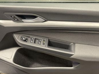 VOLKSWAGEN GOLF 1.5 eTSI MHEV Life Hatchback 5dr Petrol Hybrid DSG Euro 6 (s/s) 