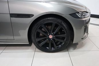 JAGUAR XE 2.0 D180 R-Dynamic SE Saloon Auto AWD Euro 6 (s/s) (180 ps)