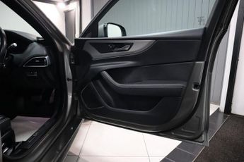 JAGUAR XE 2.0 D180 R-Dynamic SE Saloon Auto AWD Euro 6 (s/s) (180 ps)