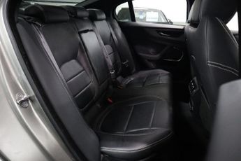 JAGUAR XE 2.0 D180 R-Dynamic SE Saloon Auto AWD Euro 6 (s/s) (180 ps)