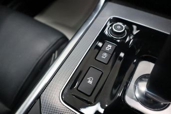 JAGUAR XE 2.0 D180 R-Dynamic SE Saloon Auto AWD Euro 6 (s/s) (180 ps)