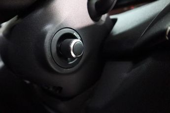 JAGUAR XE 2.0 D180 R-Dynamic SE Saloon Auto AWD Euro 6 (s/s) (180 ps)