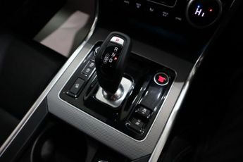 JAGUAR XE 2.0 D180 R-Dynamic SE Saloon Auto AWD Euro 6 (s/s) (180 ps)