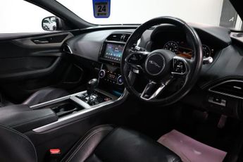 JAGUAR XE 2.0 D180 R-Dynamic SE Saloon Auto AWD Euro 6 (s/s) (180 ps)