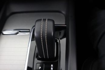 VOLVO XC60 2.0 B4 MHEV R-Design Pro Auto AWD Euro 6 (s/s) 5dr