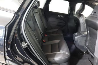 VOLVO XC60 2.0 B4 MHEV R-Design Pro Auto AWD Euro 6 (s/s) 5dr