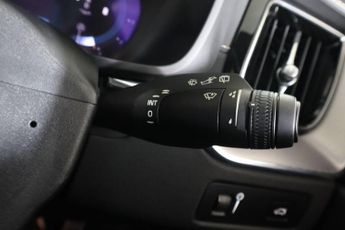 VOLVO XC60 2.0 B4 MHEV R-Design Pro Auto AWD Euro 6 (s/s) 5dr