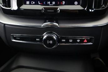 VOLVO XC60 2.0 B4 MHEV R-Design Pro Auto AWD Euro 6 (s/s) 5dr