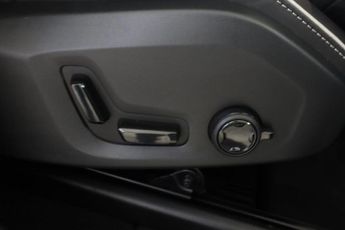 VOLVO XC60 2.0 B4 MHEV R-Design Pro Auto AWD Euro 6 (s/s) 5dr