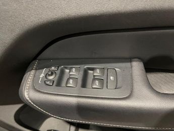 VOLVO XC60 2.0 T5 Inscription Pro SUV 5dr Petrol Auto AWD Euro 6 (s/s) (250