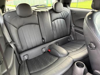 MINI HATCH 1.5 Cooper Seven Hatchback 5dr Petrol Auto Euro 6 (s/s) (136 ps)