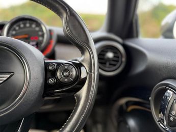 MINI HATCH 1.5 Cooper Seven Hatchback 5dr Petrol Auto Euro 6 (s/s) (136 ps)