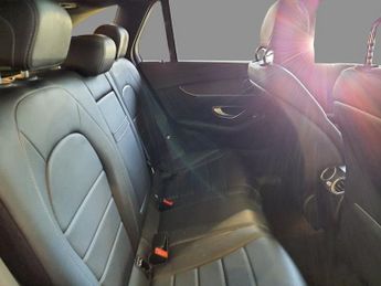 MERCEDES-BENZ GLC 2.1 GLC220d AMG Line (Premium) Diesel G-Tronic 4MATIC (170 ps)