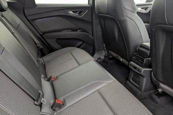AUDI Q4 E-TRON 40 S line SUV 5dr Electric Auto 82kWh (204 ps)
