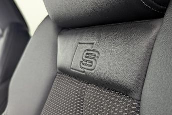 AUDI Q4 E-TRON 40 S line SUV 5dr Electric Auto 82kWh (204 ps)