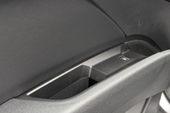 AUDI Q4 E-TRON 40 S line SUV 5dr Electric Auto 82kWh (204 ps)