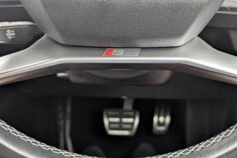 AUDI Q4 E-TRON 40 S line SUV 5dr Electric Auto 82kWh (204 ps)