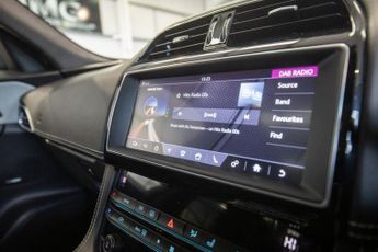 JAGUAR F-PACE 2.0 D240 R-Sport SUV 5dr Diesel Auto AWD Euro 6 (s/s) (240 ps)