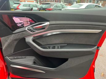 AUDI E-TRON 55 Launch Edition SUV 5dr Electric Auto quattro 95kWh (408 ps)