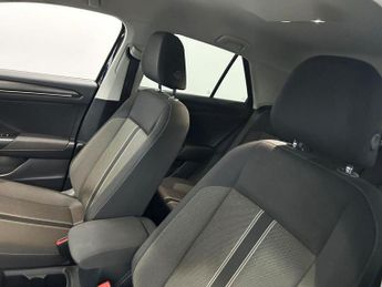 VOLKSWAGEN T-ROC 2.0 TDI Design SUV 5dr Diesel DSG Euro 6 (s/s) (150 ps) FULL VW 