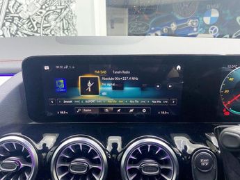 MERCEDES-BENZ EQA EQA 250 66.5kWh AMG Line (Premium) SUV 5dr Electric Auto (190 ps