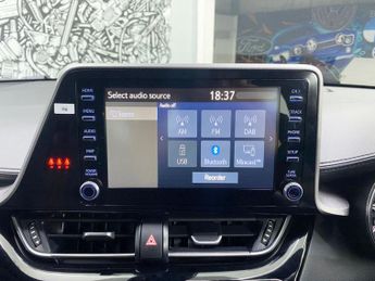 TOYOTA C-HR 1.8 VVT-h GPF Icon SUV 5dr Petrol Hybrid CVT Euro 6 (s/s) (122 p