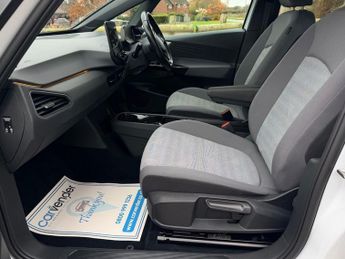 VOLKSWAGEN ID.3 Pro Performance 58kWh Life Hatchback 5dr Electric Auto (204 ps)