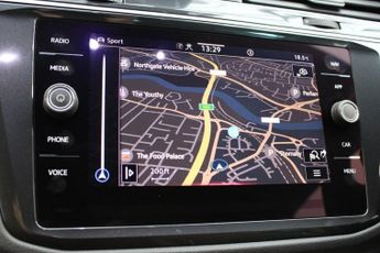 VOLKSWAGEN TIGUAN 1.5 TSI R-Line SUV 5dr Petrol DSG Euro 6 (s/s) (150 ps)