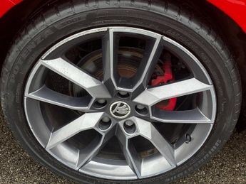 SKODA OCTAVIA 2.0 TSI vRS Hatchback 5dr Petrol DSG Euro 6 (s/s) (230 ps)